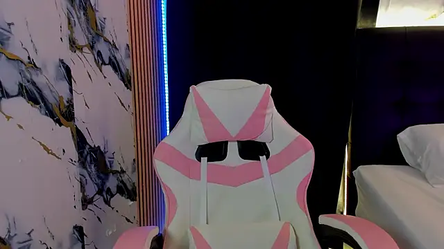 Snapshot of Scarlet_DLuce chatting on 26, 11, 2025 Scarlet DLuce online show from 26, 11, 2025