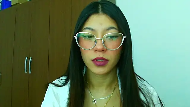 Snapshot of LissyM chatting on 5, 11, 2025 LissyM online show from 5, 11, 2025