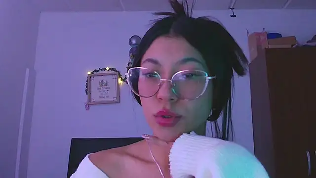 Snapshot of LissyM chatting on 28, 11, 2025 LissyM online show from 28, 11, 2025