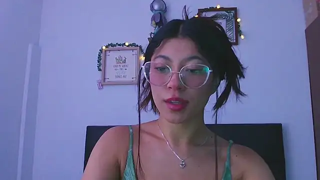 Snapshot of LissyM chatting on 1, 12, 2025 LissyM online show from 1, 12, 2025