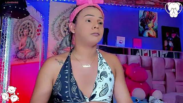 Snapshot of Zulema_Zahirx chatting on 6, 11, 2025 Zulema Zahirx online show from 6, 11, 2025