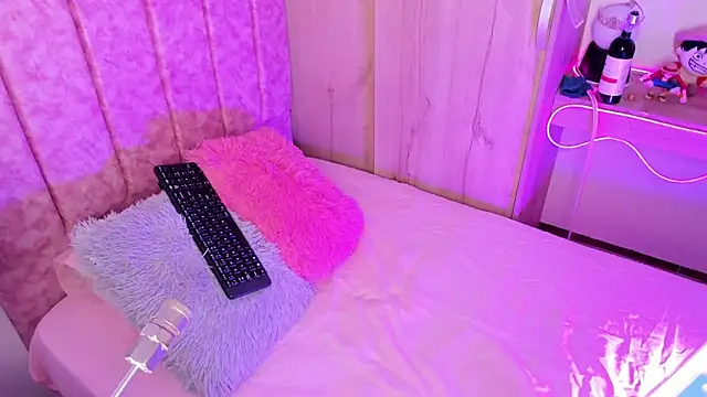 laana foxx online show from 11, 7, 2026