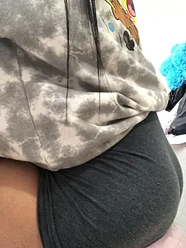 Snapshot of MAVI_EC chatting on 6, 11, 2025 MAVI EC online show from 6, 11, 2025