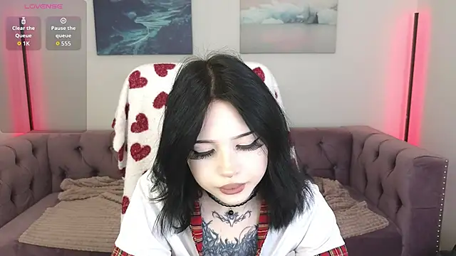 Snapshot of Emma_Kirks chatting on 28, 11, 2025 Emma Kirks online show from 28, 11, 2025