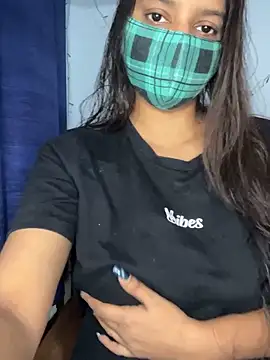 Snapshot of Cute_Marina chatting on 14, 11, 2025 Cute Marina online show from 14, 11, 2025