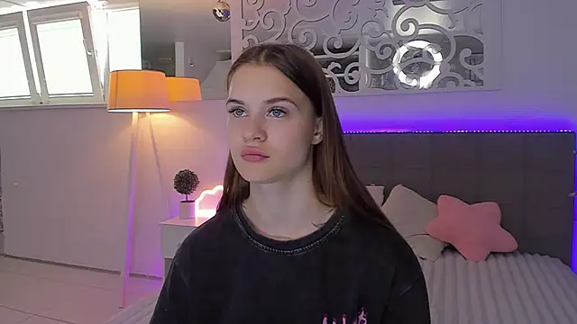 LuisaClover online show from 5, 7, 2026