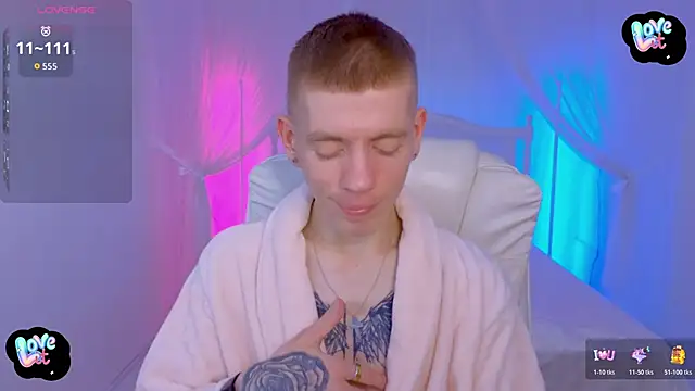 Snapshot of Cristian__Dior chatting on 5, 12, 2025 Cristian Dior online show from 5, 12, 2025