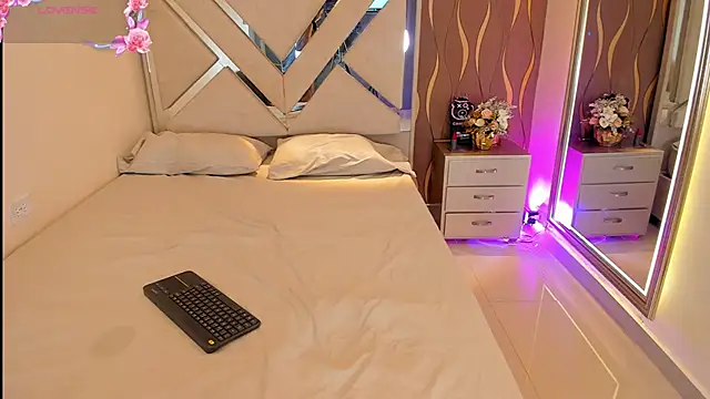 iam nicolle online show from 1, 11, 2025