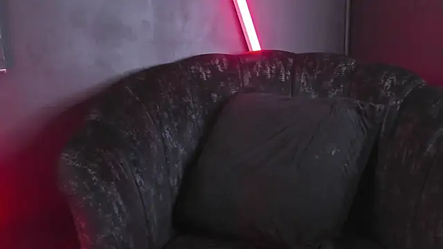 LolaMustaine  online show from 18, 12, 2025