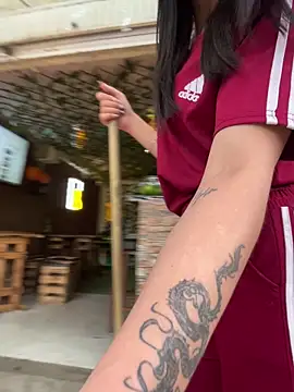 Lia  white online show from 9, 11, 2025