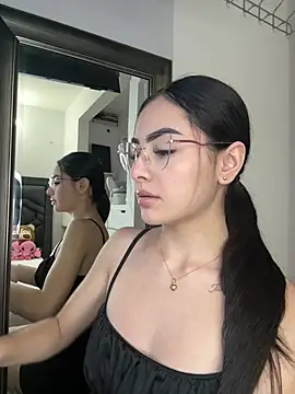 IslaCole online show from 5, 2, 2026