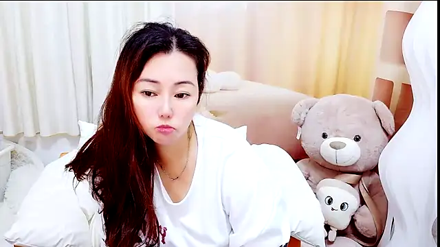 Snapshot of Dinan-y chatting on 15, 3, 2026 Dinan-y online show from 15, 3, 2026