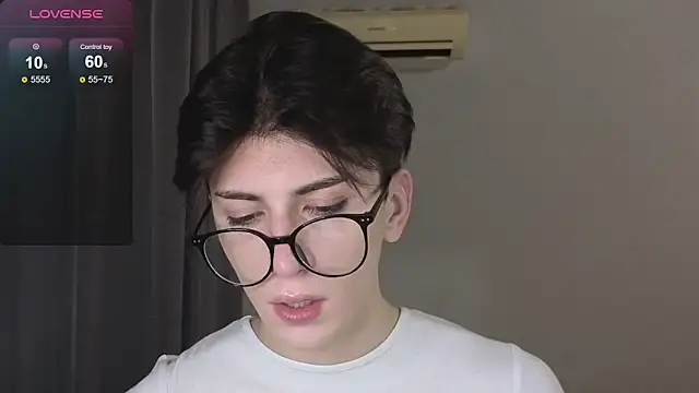 Snapshot of Oliver_star_boy_ chatting on 26, 11, 2025 Oliver star boy online show from 26, 11, 2025