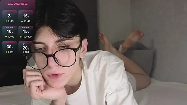 Oliver star boy  online show from 21, 12, 2025