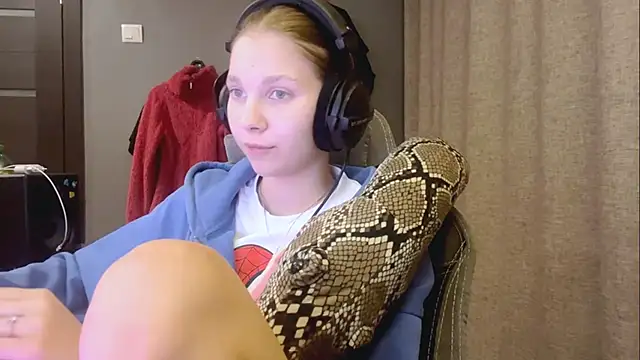 Snapshot of Softixq chatting on 4, 11, 2025 Softixq online show from 4, 11, 2025