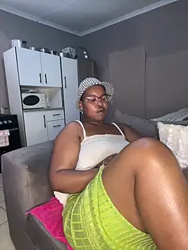 Snapshot of SweetCandy84 chatting on 23, 11, 2025 SweetCandy84 online show from 23, 11, 2025