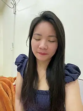 Bee Yellow00 online show from 12, 2, 2026