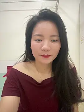 Bee Yellow00 online show from 31, 3, 2026