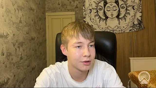 Snapshot of R__G__ chatting on 24, 10, 2025 R  G   online show from 24, 10, 2025