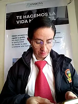 Snapshot of Valentina--1 chatting on 1, 12, 2025 Valentina--1 online show from 1, 12, 2025