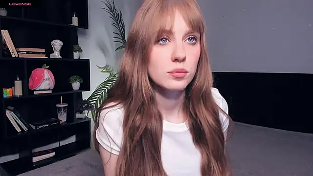 Snapshot of TessaStruble chatting on 2, 11, 2025 TessaStruble online show from 2, 11, 2025