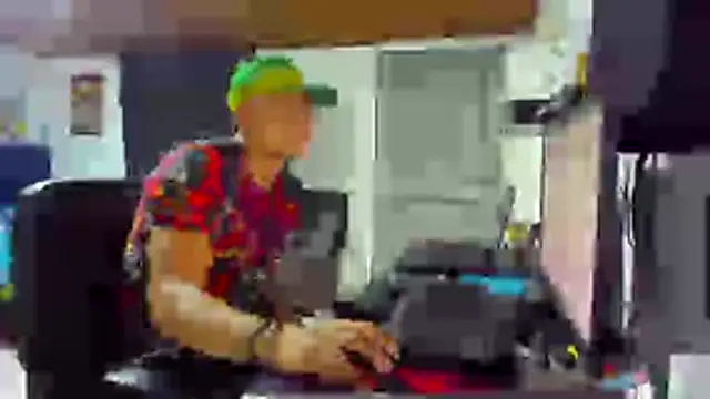 Malek Ivonny online show from 6, 11, 2025