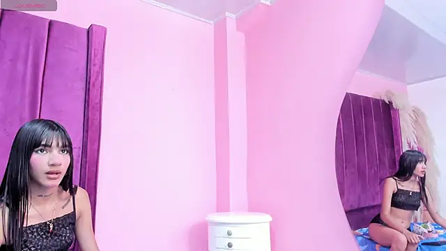 Snapshot of foxyhillx chatting on 15, 12, 2025 foxyhillx online show from 15, 12, 2025