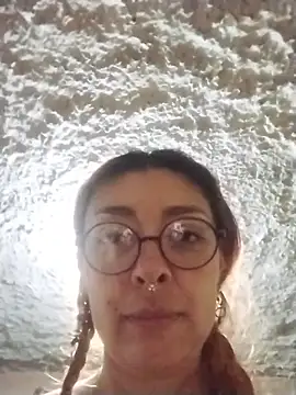 Snapshot of EmilyyRed chatting on 28, 11, 2025 EmilyyRed online show from 28, 11, 2025