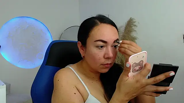 Yadis hot online show from 6, 11, 2025