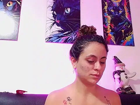 Caroline Jons online show from 24, 11, 2025