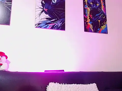 Caroline Jons online show from 1, 12, 2025