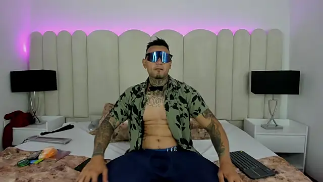 Snapshot of honey_madness chatting on 2, 11, 2025 honey madness online show from 2, 11, 2025