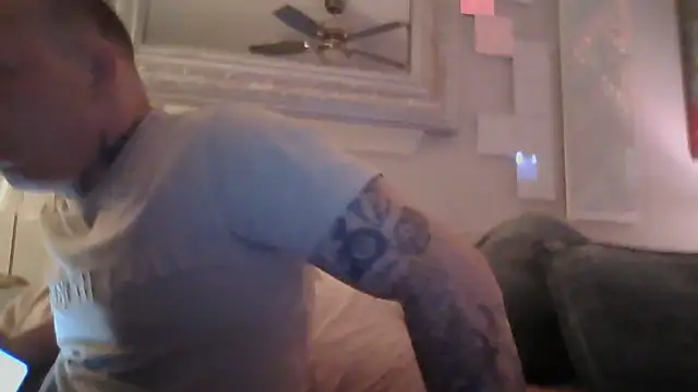 Snapshot of MikeHawke1995 chatting on 25, 10, 2025 MikeHawke1995 online show from 25, 10, 2025