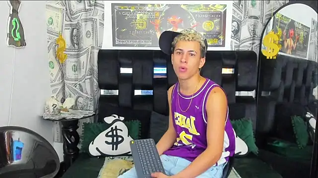 Snapshot of Horny_Duo0 chatting on 10, 11, 2025 Horny Duo0 online show from 10, 11, 2025