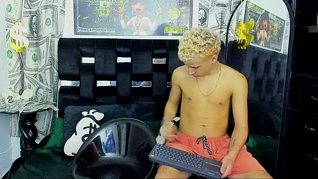 Snapshot of Horny_Duo0 chatting on 16, 11, 2025 Horny Duo0 online show from 16, 11, 2025