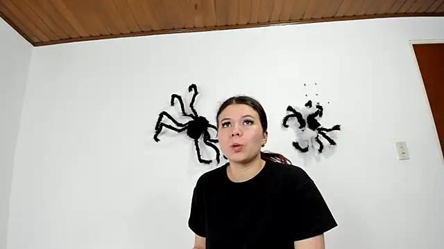 Snapshot of Vanessa_Martinz chatting on 2, 11, 2025 Vanessa Martinz online show from 2, 11, 2025