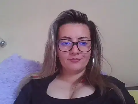 Snapshot of blondinaali chatting on 28, 10, 2025 blondinaali online show from 28, 10, 2025