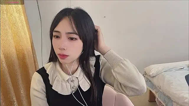 Snapshot of by-Hannah chatting on 12, 11, 2025 by-Hannah online show from 12, 11, 2025