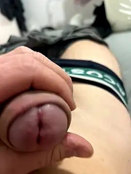 Snapshot of grossebite12335 chatting on 17, 12, 2025 grossebite12335 online show from 17, 12, 2025