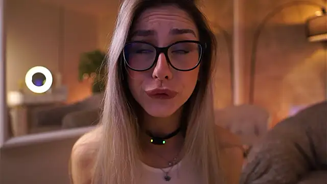 MaddieBryggs online show from 28, 2, 2026