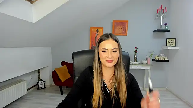 Snapshot of SerenLys chatting on 4, 11, 2025 SerenLys online show from 4, 11, 2025