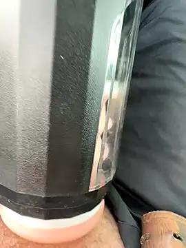 Snapshot of Quickcum2201 chatting on 13, 12, 2025 Quickcum2201 online show from 13, 12, 2025