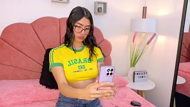 Snapshot of Charlotte_Millers chatting on 24, 11, 2025 Charlotte Millers online show from 24, 11, 2025