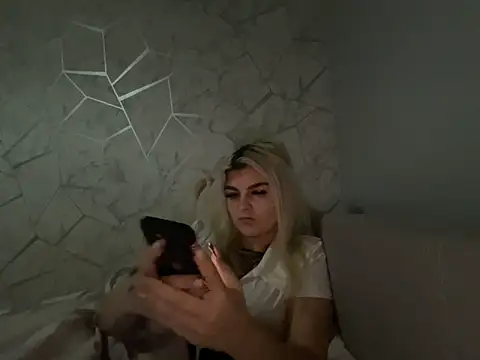 rosie-hipstergal online show from 21, 11, 2025