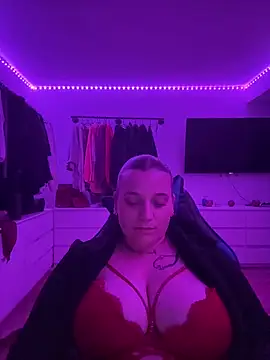 Aksinja05 online show from 5, 11, 2025