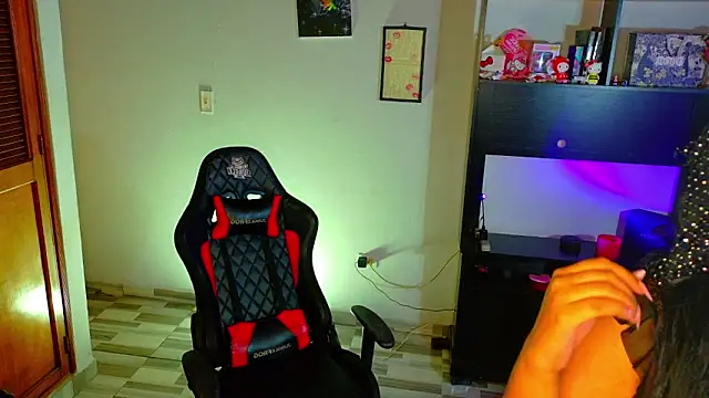 Marianaxprada online show from 13, 11, 2025