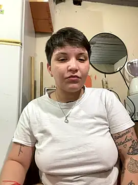 Snapshot of leti302 chatting on 29, 10, 2025 leti302 online show from 29, 10, 2025