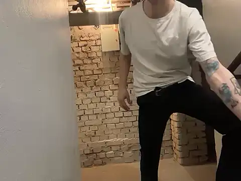 BrunoTwinkXXL online show from 10, 1, 2026