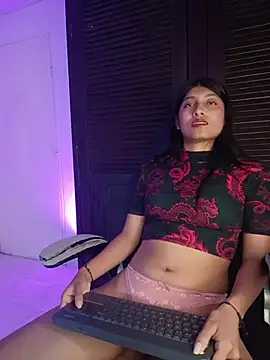 YeseniaRodriguez3 online show from 8, 4, 2026