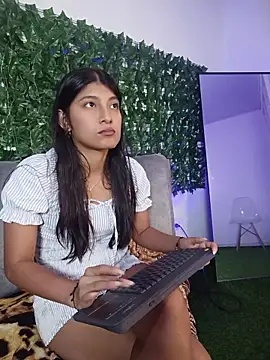 YeseniaRodriguez3 online show from 11, 6, 2026